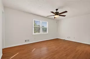 2810 Crystal Brooke Ln, Snellville, GA 30078 - Photo 11