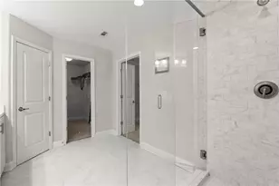 1372 Doublegate Dr, Atlanta, GA 30319 - Photo 17
