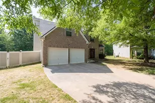 385 Kentwood Springs Dr, Hampton, GA 30228 - Photo 3