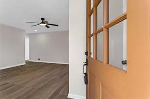520 Stonewood Dr, Stone Mountain, GA 30087 - Photo 3