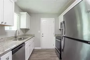 2466 Fairway Cir SW, Atlanta, GA 30331 - Photo 7