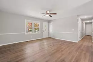 33 Russell Ln, Carrollton, GA 30116 - Photo 9