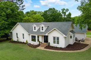 945 Hidden Hollow Dr, Marietta, GA 30068 - Photo 3