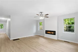 3842 Rhonda Ln, Gainesville, GA 30507 - Photo 9