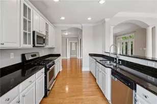 560 Dutch Valley Road NE, Atlanta, GA 30324 - Photo 15