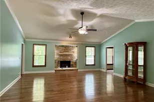 910 Thousand Oaks Dr, Lawrenceville, GA 30043 - Photo 3