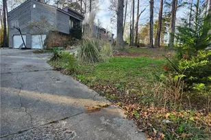 3316 Sweetwater Dr, Lawrenceville, GA 30044 - Photo 3