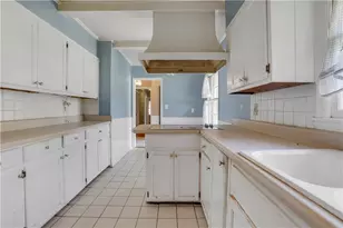 1421 Nerine Cir, Dunwoody, GA 30338 - Photo 15
