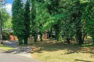 1421 Nerine Cir, Dunwoody, GA 30338 - Photo 7