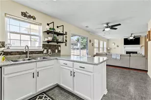 646 Hawthorn Ln, Grayson, GA 30017 - Photo 5