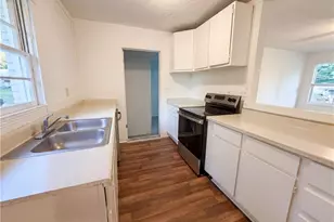 610 Melrose Dr, Forest Park, GA 30297 - Photo 7