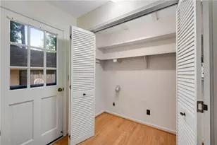 1717 Womack Rd, Dunwoody, GA 30338 - Photo 17