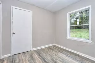 1080 Valley View Rd SE, Atlanta, GA 30315 - Photo 3