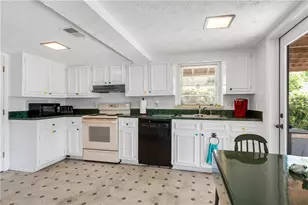 6381 Lakeview Dr, Buford, GA 30518 - Photo 17