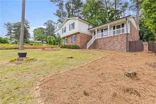 942 Hearthstone Dr, Stone Mountain, GA 30083 - Photo 3