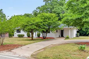 207 Buena Vista St, Winder, GA 30680 - Photo 3