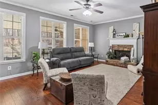 310 Persimmon Dr, Sharpsburg, GA 30277 - Photo 9