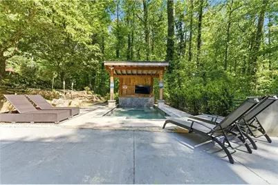 643 Larchmont Circle NW, Atlanta, GA 30318 - Photo 25