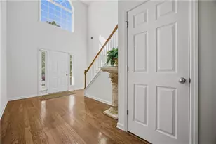 910 Park Knoll Ct, Lawrenceville, GA 30043 - Photo 3