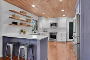 126 E Lake Dr, Roswell, GA 30075 - Photo 9