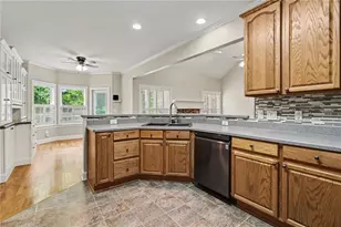 95 Bay Dr, Newnan, GA 30263 - Photo 9