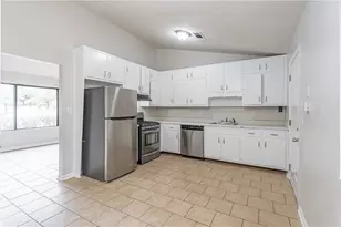 602 Brighton Dr, Lawrenceville, GA 30043 - Photo 3