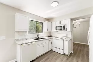 6317 Creekford Ln, Lithonia, GA 30058 - Photo 13