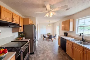 1003 Brynn Dr, Winder, GA 30680 - Photo 3