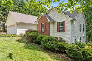 413 Rolling Meadows Dr, Cleveland, GA 30528 - Photo 3