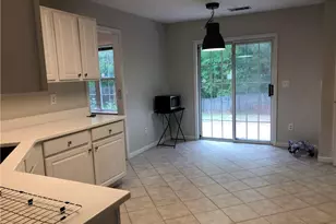 370 Manor Glen Dr, Suwanee, GA 30024 - Photo 9