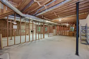 2562 River Knoll Dr SW, Lilburn, GA 30047 - Photo 37