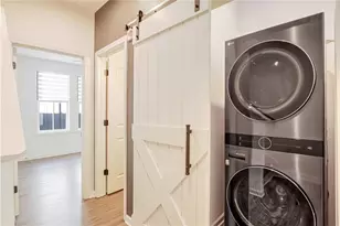 906 Brees Ct, Atlanta, GA 30318 - Photo 11