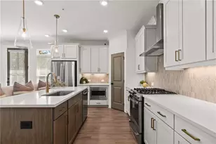1000 Crown Oak St, Johns Creek, GA 30022 - Photo 9