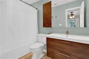 4 Holly Downs Ct NW, Atlanta, GA 30318 - Photo 15