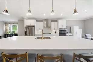2087 Holtz Ln, Atlanta, GA 30318 - Photo 5