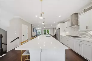 2087 Holtz Ln, Atlanta, GA 30318 - Photo 9