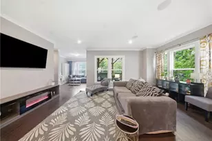 2087 Holtz Ln, Atlanta, GA 30318 - Photo 11
