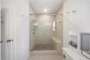 2087 Holtz Ln, Atlanta, GA 30318 - Photo 21