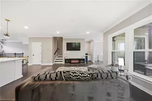 2087 Holtz Ln, Atlanta, GA 30318 - Photo 11