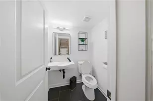 2087 Holtz Ln, Atlanta, GA 30318 - Photo 17