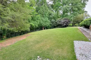 2613 Bridgewood Ln, Snellville, GA 30078 - Photo 31