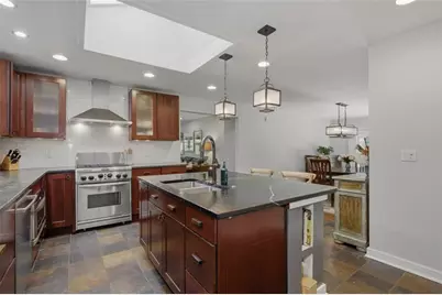 1322 Brook Forest Drive NE, Atlanta, GA 30324 - Photo 15