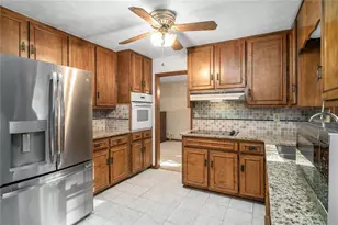 2252 Valley Creek Cir, Snellville, GA 30078 - Photo 9