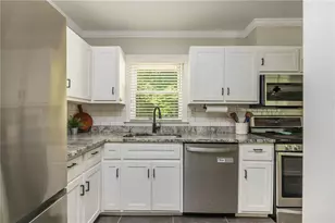 3136 Meadowood Ln, Atlanta, GA 30341 - Photo 9