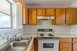 122 Sandalwood Cir, Lawrenceville, GA 30046 - Photo 13