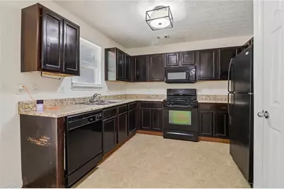 9425 Lakeview Road, Union City, GA 30291 - Photo 11