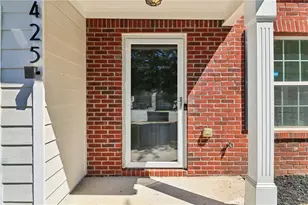 9425 Lakeview Rd, Union City, GA 30291 - Photo 5