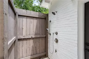 1100 Kingston Dr, Atlanta, GA 30342 - Photo 71