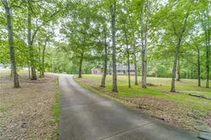 2291 Rabbit Farm Cir, Loganville, GA 30052 - Photo 61