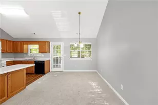 1090 Drawbridge Dr, Riverdale, GA 30296 - Photo 9